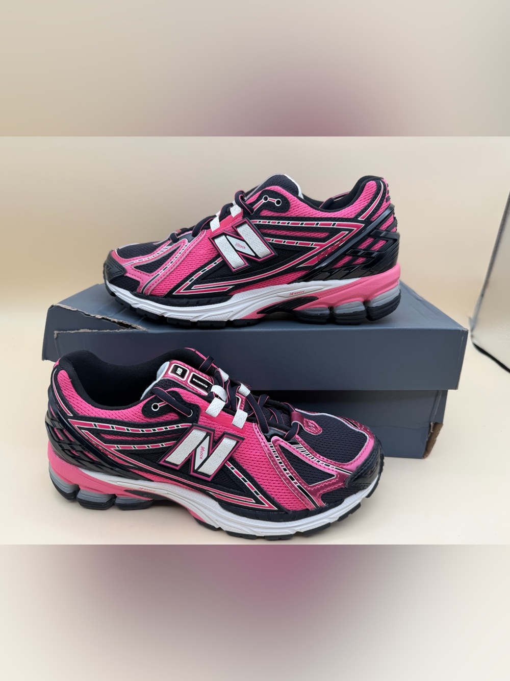 New Balance 1906R Desert Heat Black Pink Size 7.5 women’s New damaged box